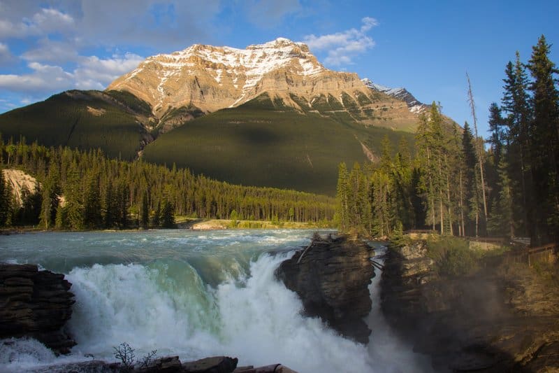 A 3 days in Jasper itinerary includes a stop at Athabasca Falls