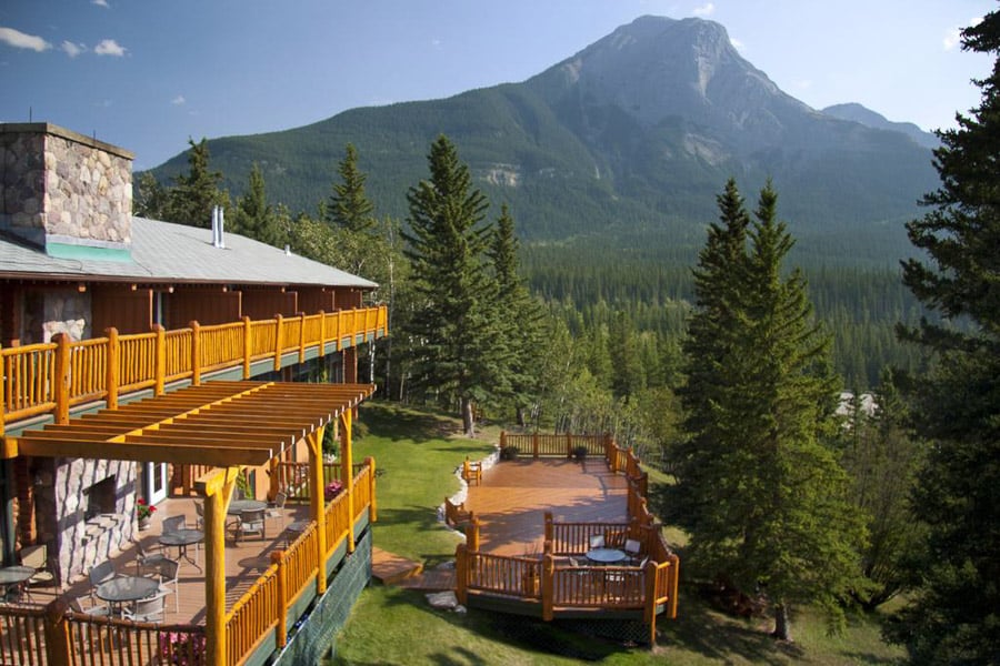 Overlander Mountain Lodge