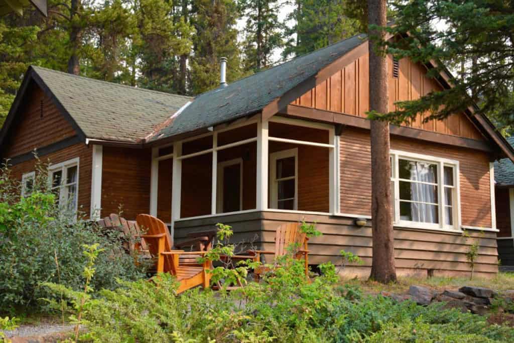 Johnston Canyon Lodge and Bungalows