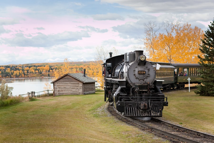  Tren con motor de vapor del pueblo Histórico de Heritage Park