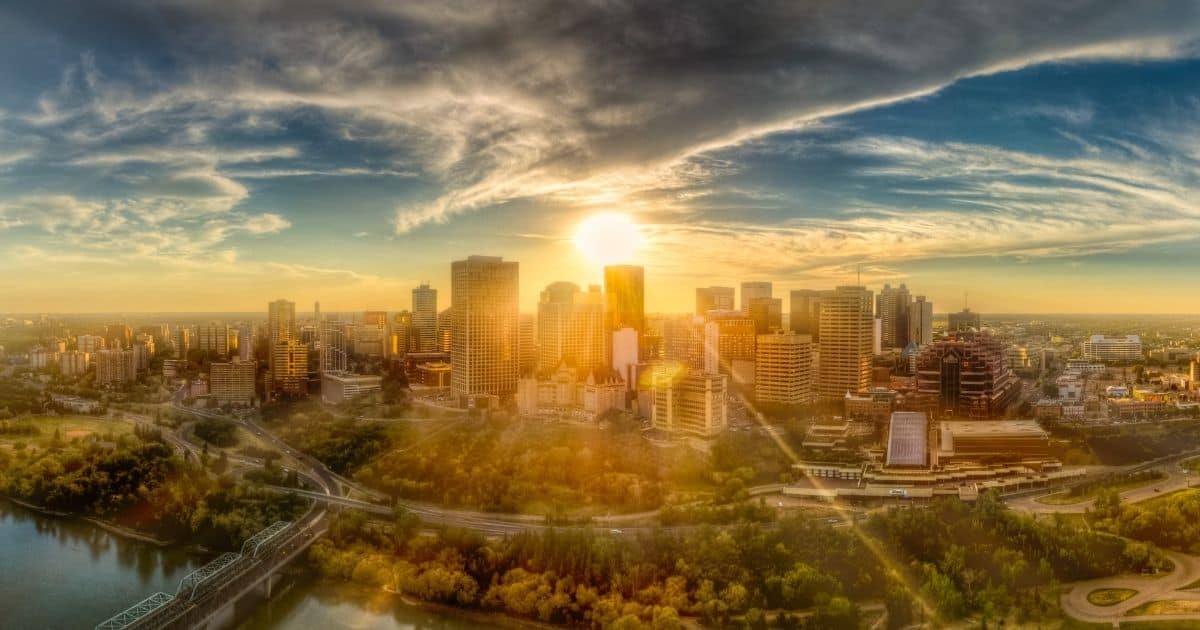 Where to Stay: The BEST Edmonton Hotels to Stay At (for 2022)