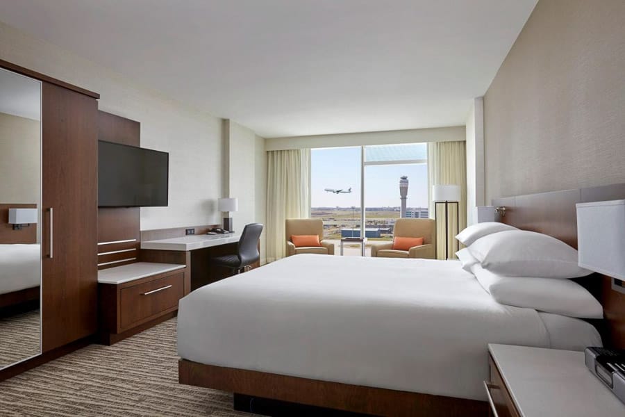 A room at the Marriott Calgary Airport