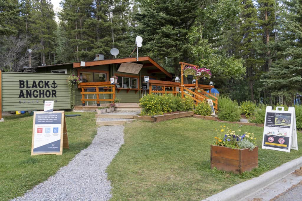 Black & Anchor Restaurant at Lake Minnewanka