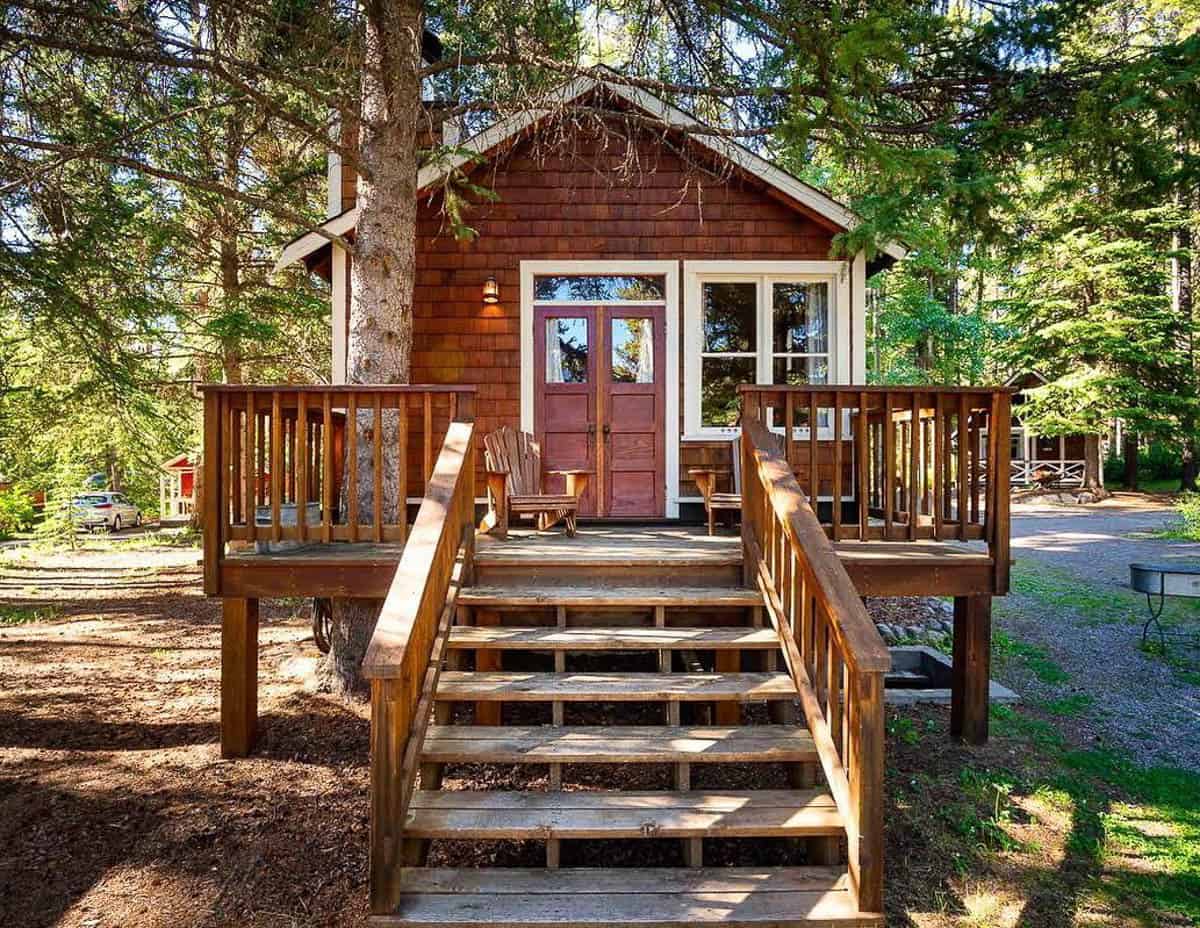 Johnston Canyon Cabins and Lodge