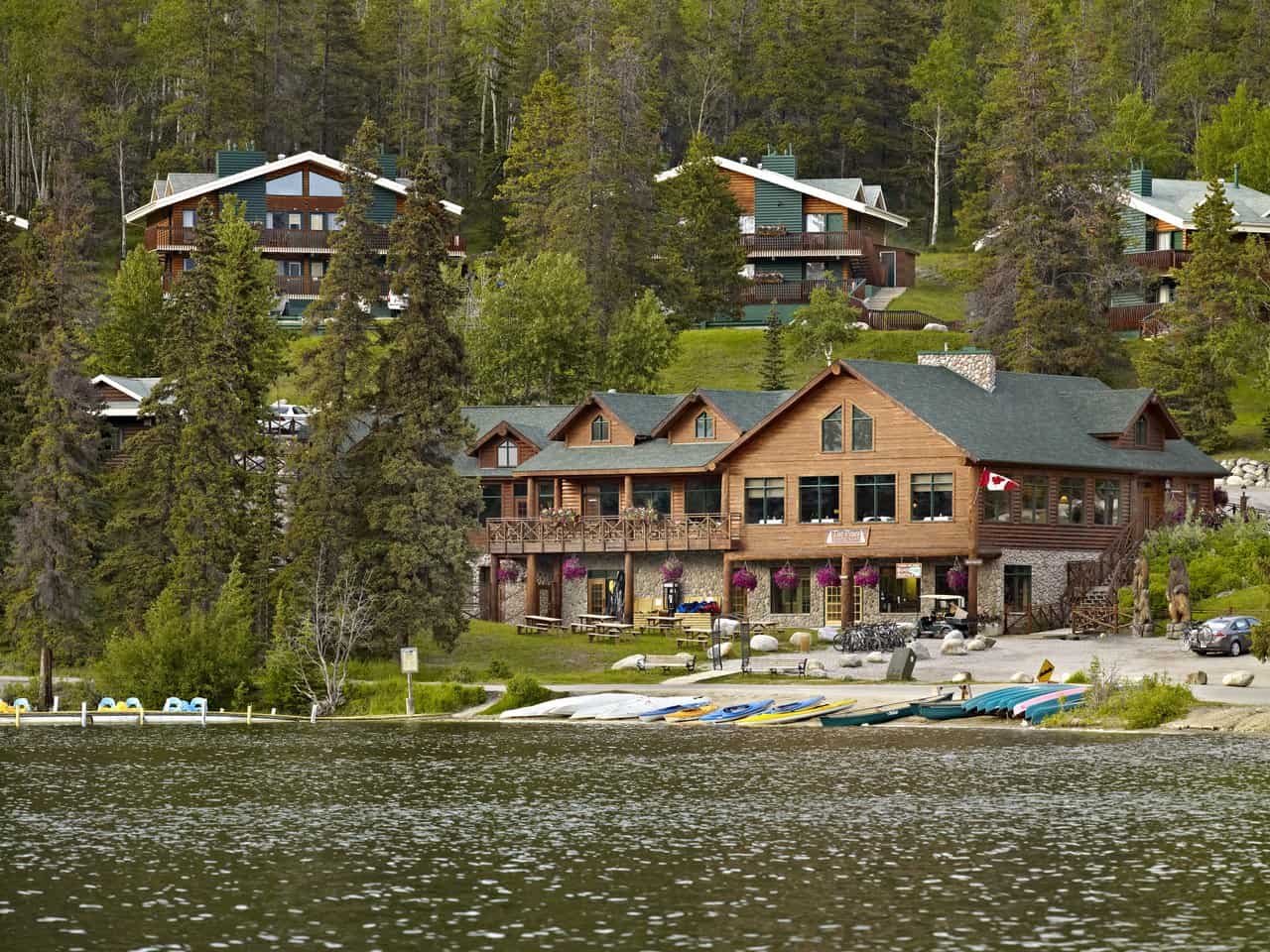 12 Coziest CABINS in Jasper National Park (for 2024)