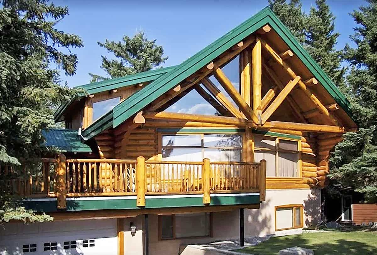 Three-Bedroom Mountain Log Home