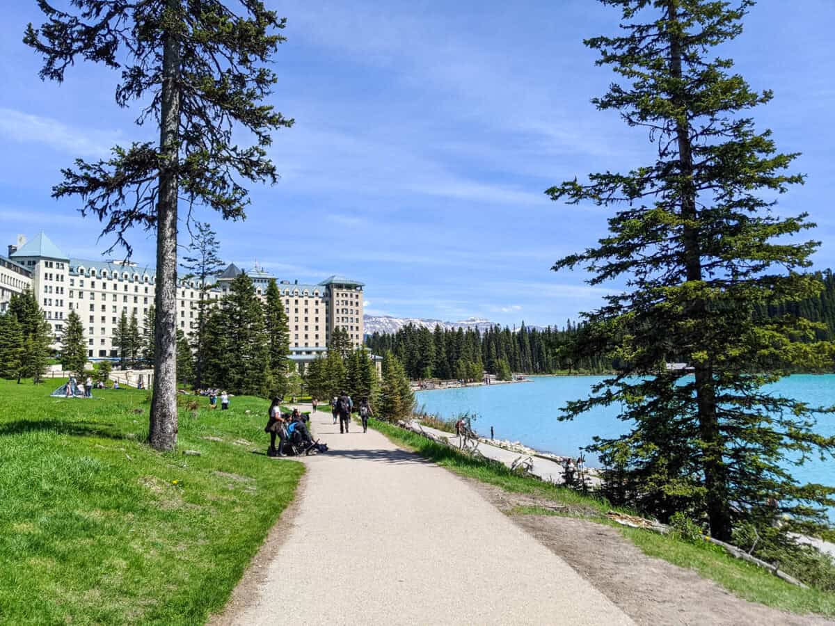 The trailhead to Lake Agnes Tea House