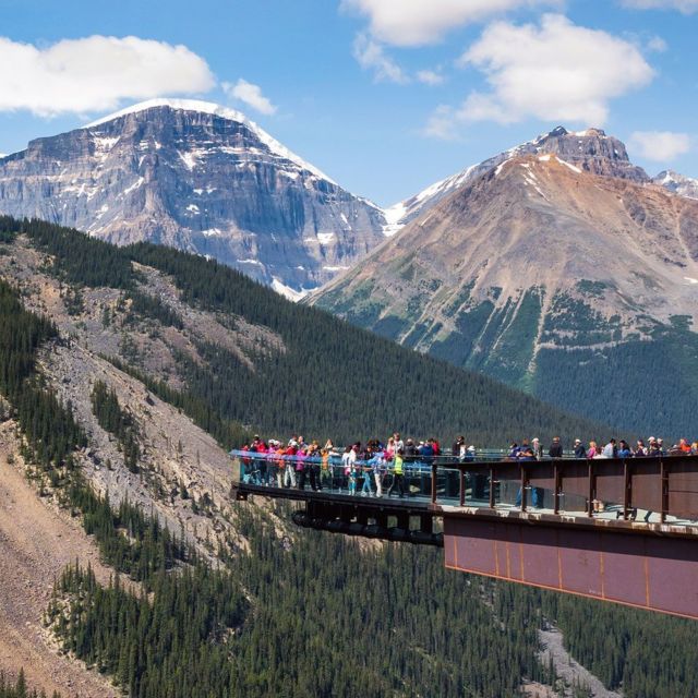 This is high on our TO-DO-ALBERTA list! Have you been? 😍