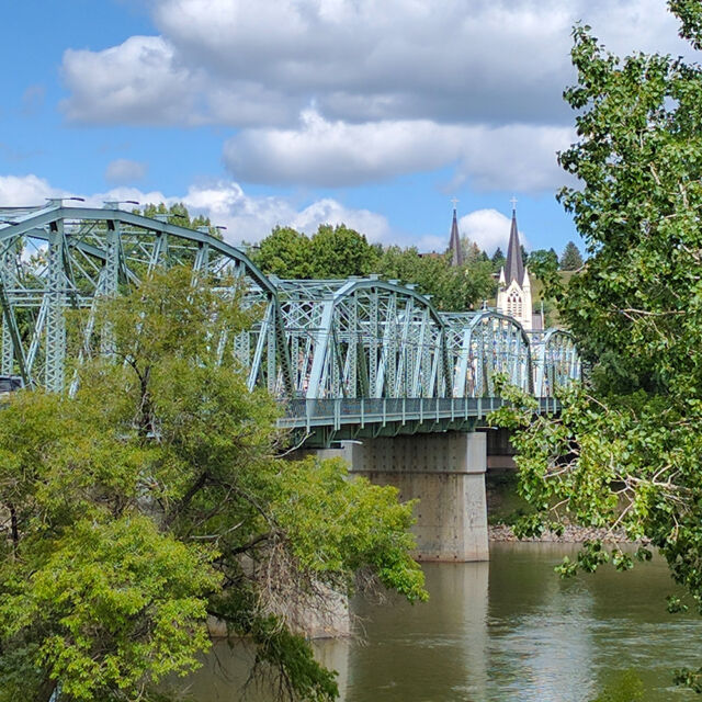 One of the greenest spots in the province - Medicine Hat is such a joy to visit in spring and summer! 😍

#RoadTripAlberta #ExploreAlberta