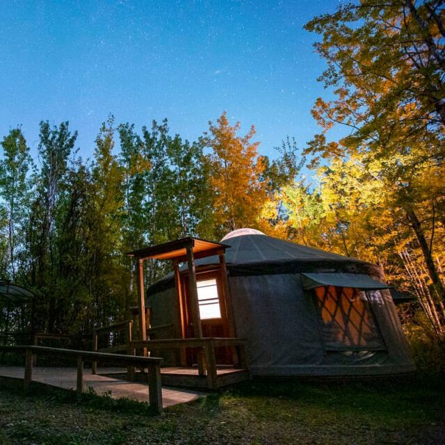 We just published an all-new article about GLAMPING on the blog.

Can we still call it "camping" though? 🤨 Discuss...

#RoadTripAlberta #AlbertaCamping